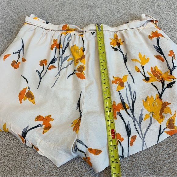 GENTLE Fawn Cream painter floral shorts Sz L NWT - Picture 7 of 9
